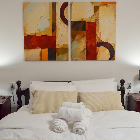 Main Street Retreat Apartment With Free Parking Сараєво Екстер'єр фото