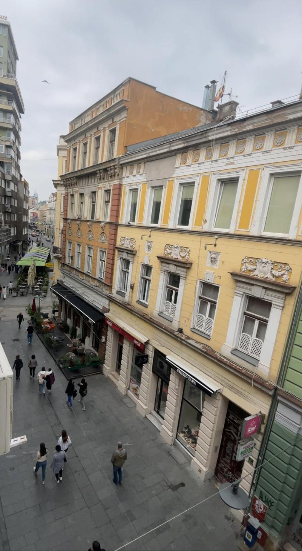 Main Street Retreat Apartment With Free Parking Сараєво Екстер'єр фото