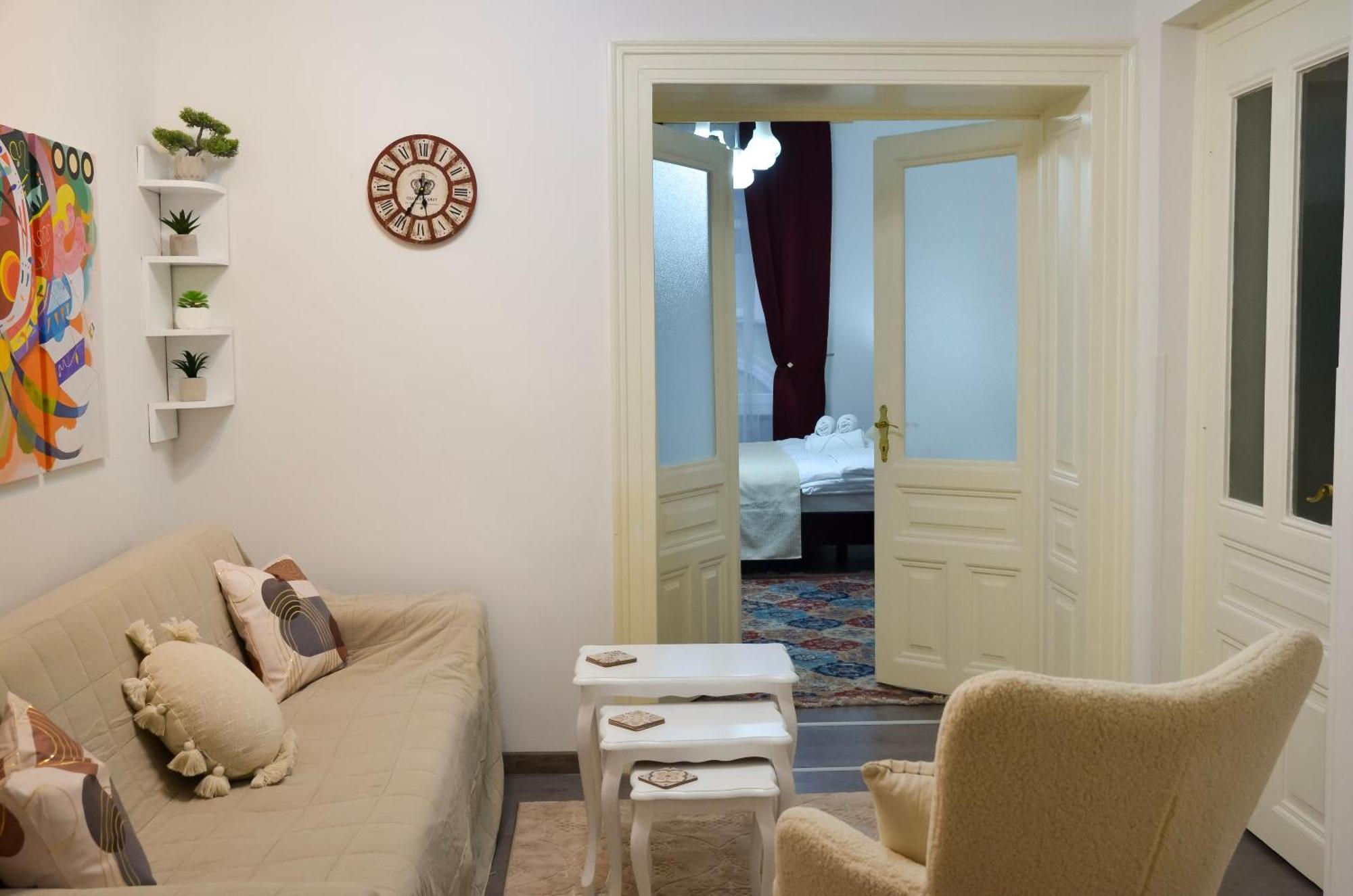 Main Street Retreat Apartment With Free Parking Сараєво Екстер'єр фото