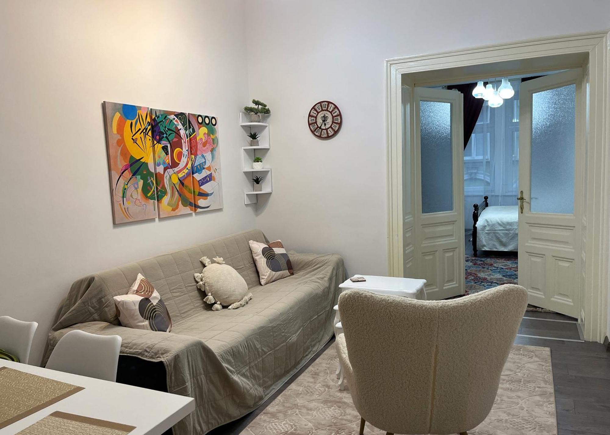 Main Street Retreat Apartment With Free Parking Сараєво Екстер'єр фото