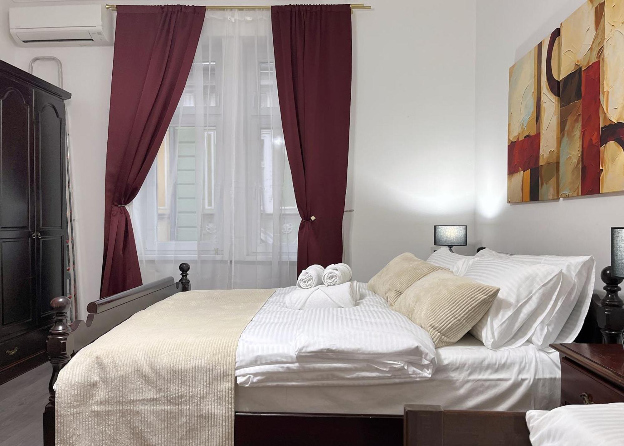 Main Street Retreat Apartment With Free Parking Сараєво Екстер'єр фото