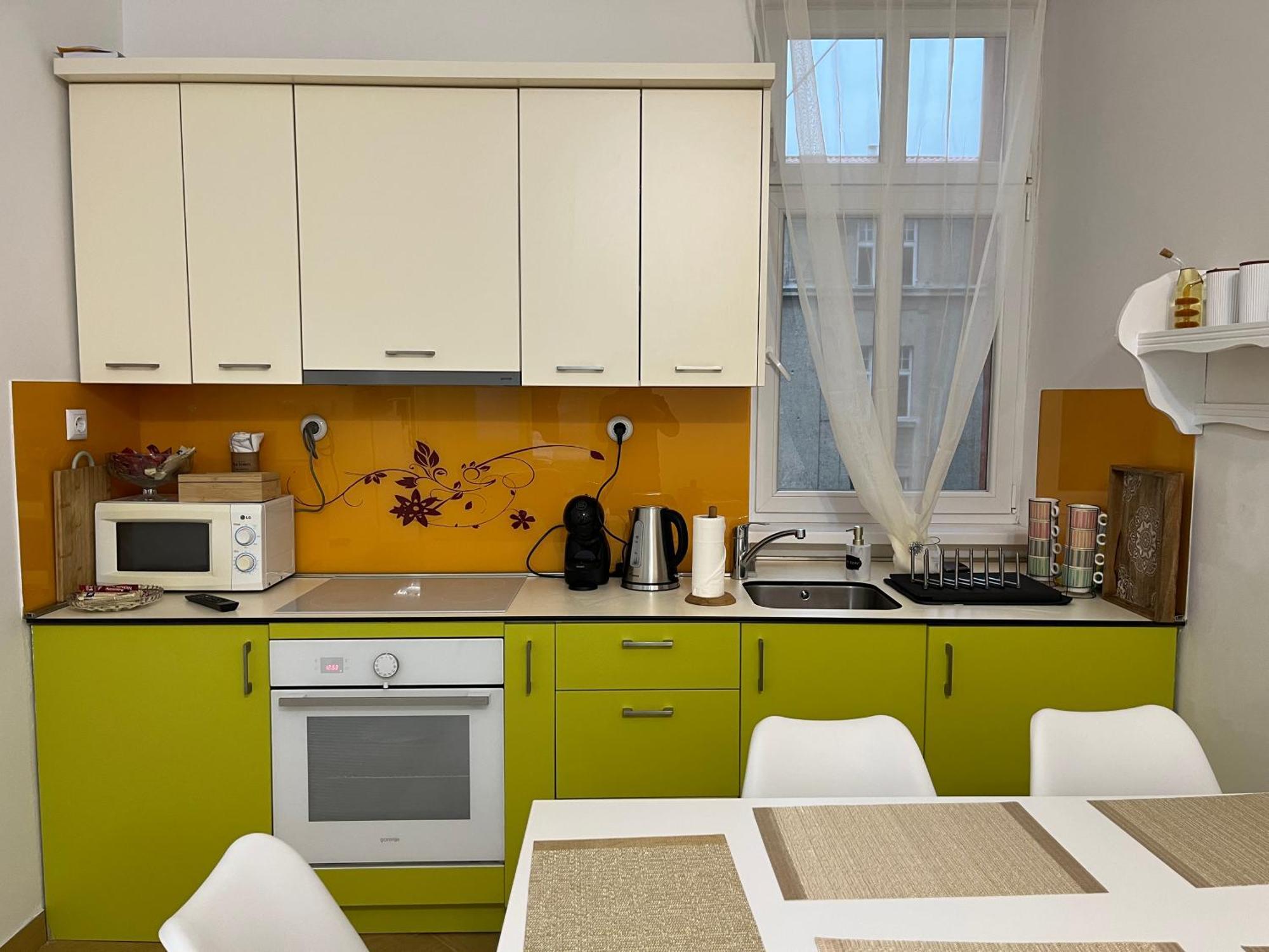 Main Street Retreat Apartment With Free Parking Сараєво Екстер'єр фото