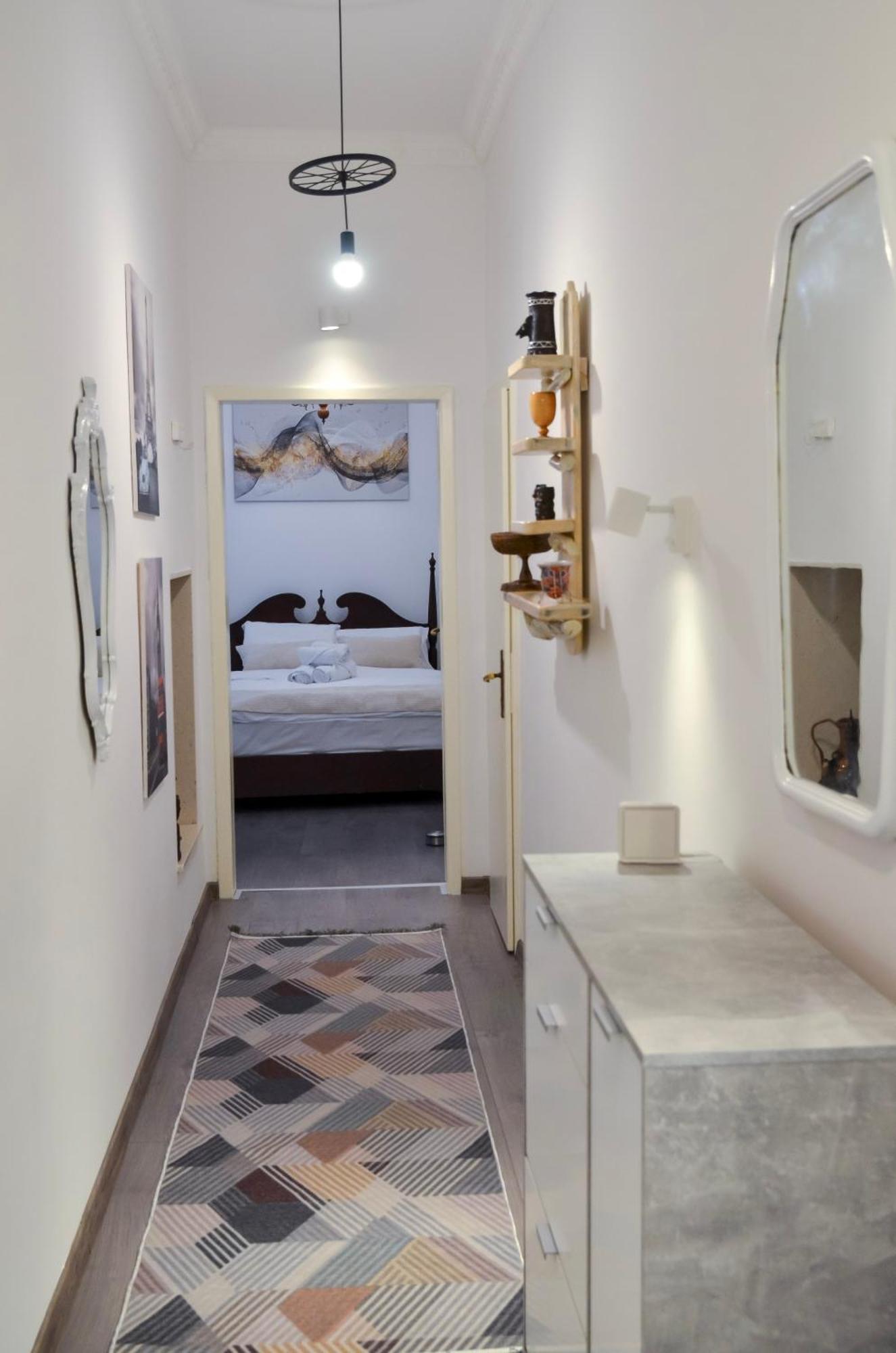 Main Street Retreat Apartment With Free Parking Сараєво Екстер'єр фото