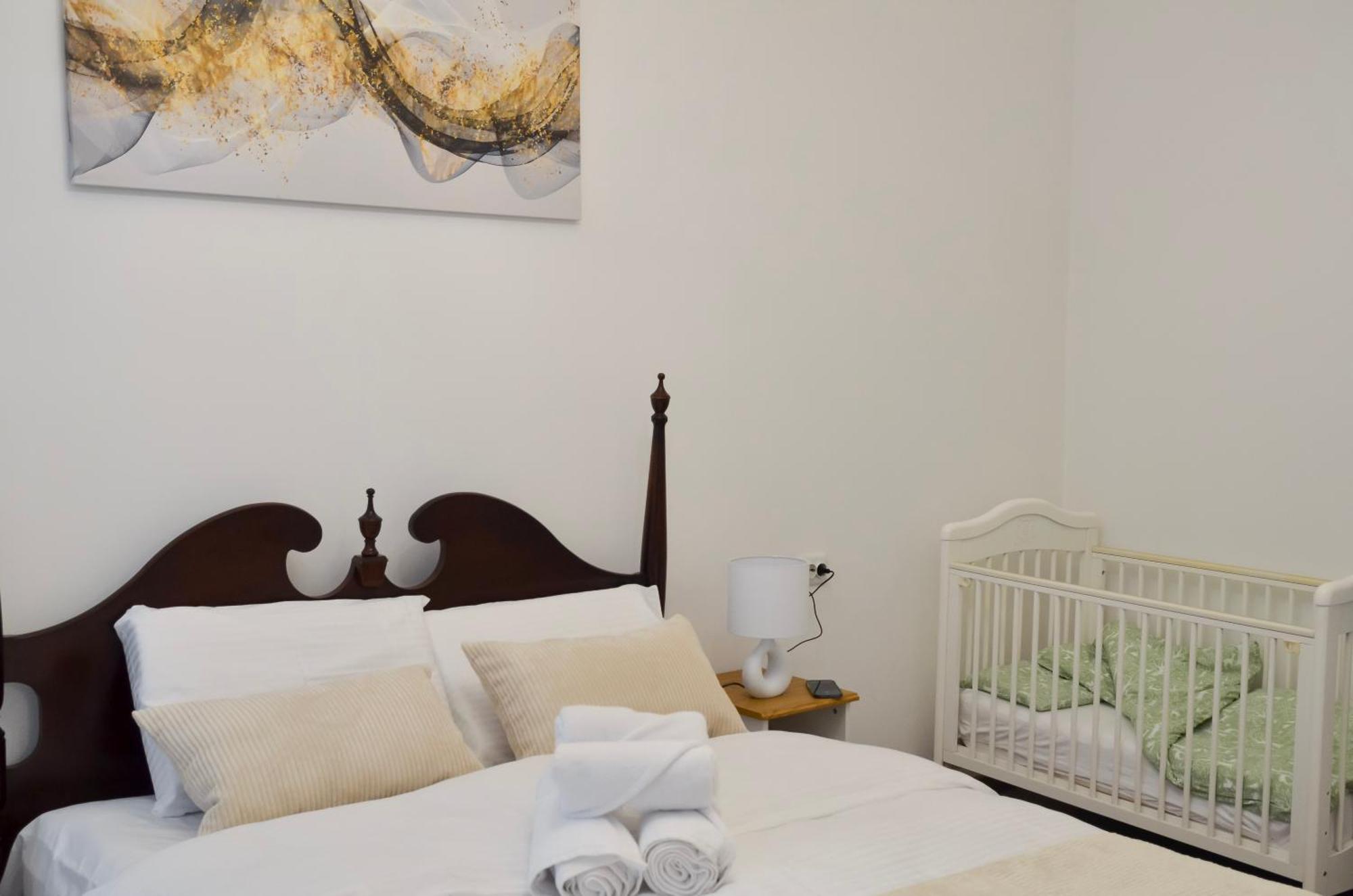 Main Street Retreat Apartment With Free Parking Сараєво Екстер'єр фото