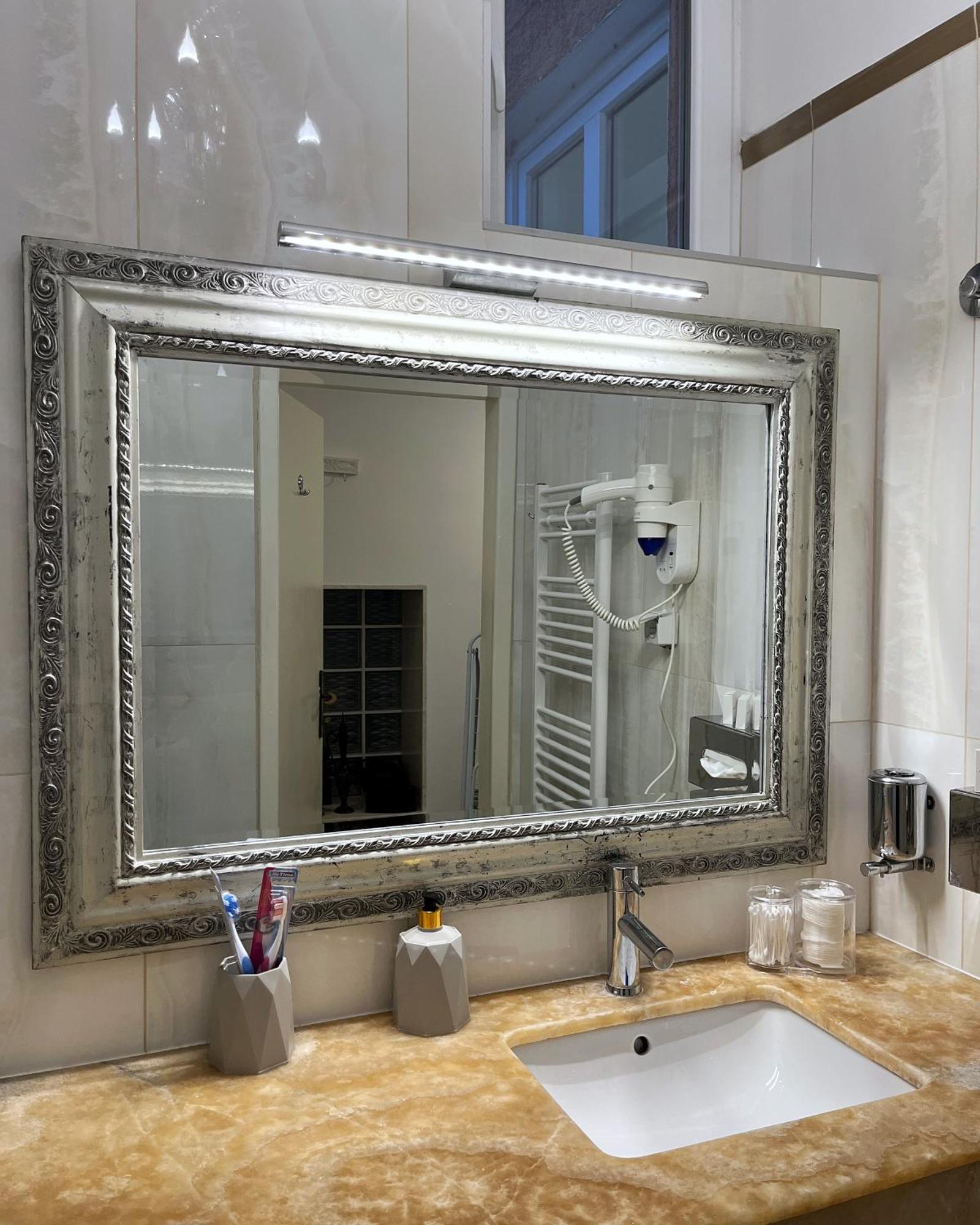 Main Street Retreat Apartment With Free Parking Сараєво Екстер'єр фото