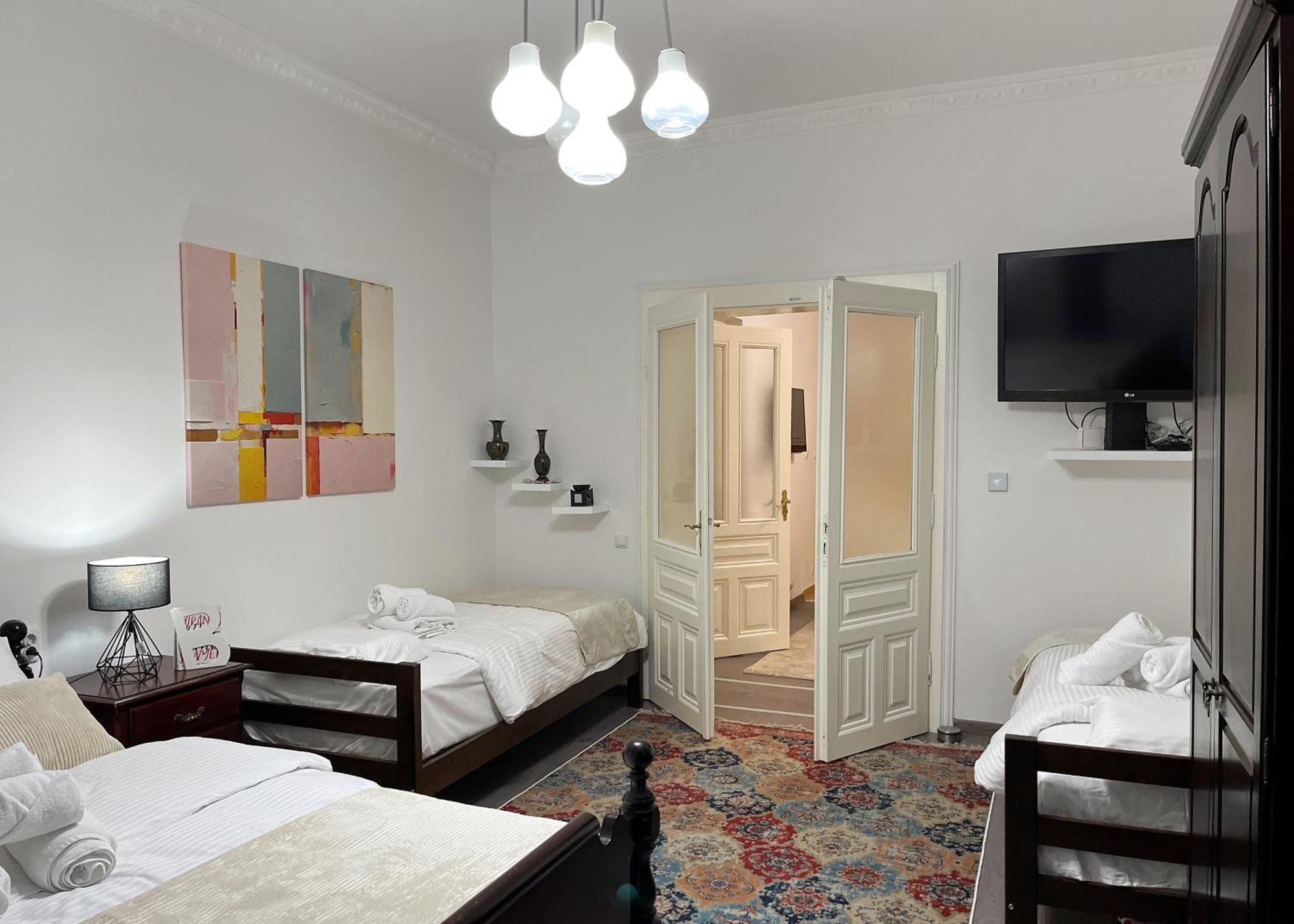 Main Street Retreat Apartment With Free Parking Сараєво Екстер'єр фото